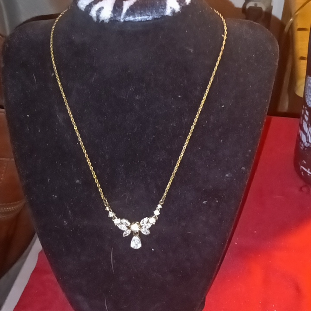 AVON Necklace
